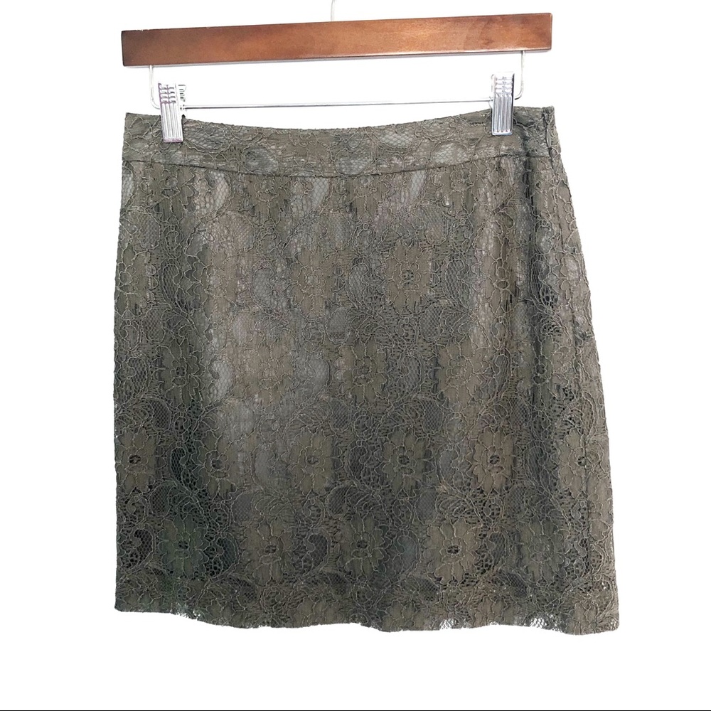 ✨3/$30 LOFT Grey Lace Overlay Mini Skirt